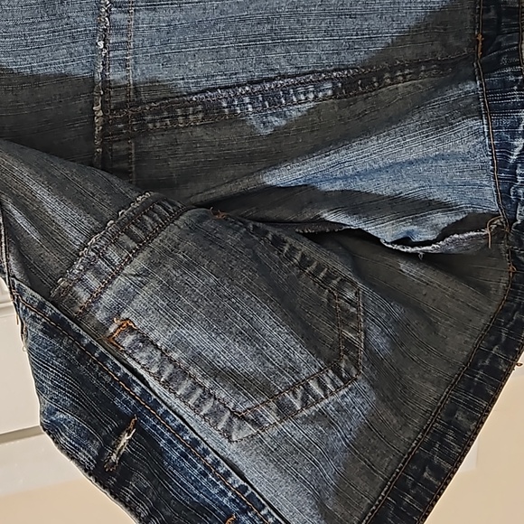 Women's Cropped Denim Jacket Button Down - Picture 5 of 5